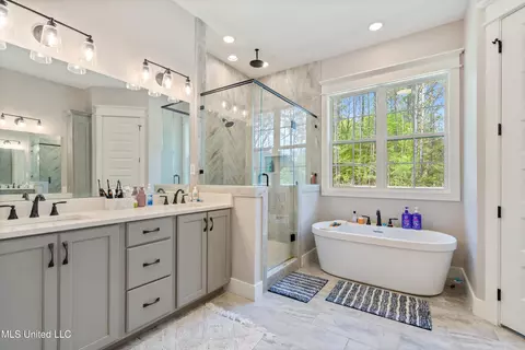 Bath - 6978 Vaiden Rd, Hernando, MS 38632 photo 4 of 8