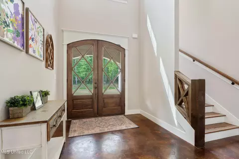 Entry Way - 6978 Vaiden Rd, Hernando, MS 38632 photo 2 of 7