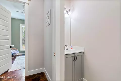 Entry Way - 6978 Vaiden Rd, Hernando, MS 38632 photo 5 of 7