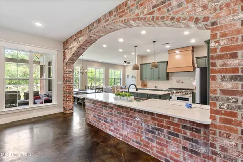 Kitchen - 6978 Vaiden Rd, Hernando, MS 38632 photo 3 of 8