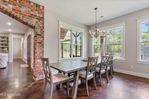 Dining - 6978 Vaiden Rd, Hernando, MS 38632 photo 1 of 1