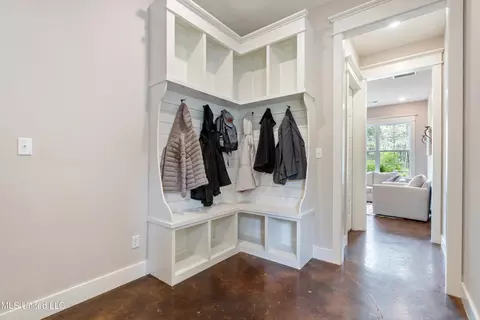 Entry Way - 6978 Vaiden Rd, Hernando, MS 38632 photo 3 of 7