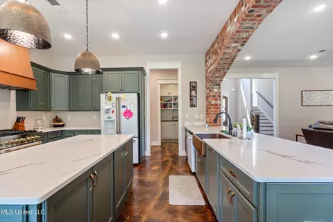 Kitchen - 6978 Vaiden Rd, Hernando, MS 38632 photo 8 of 8