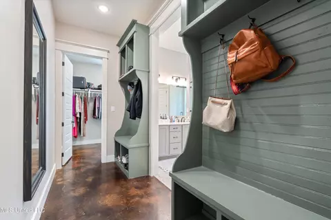 Entry Way - 6978 Vaiden Rd, Hernando, MS 38632 photo 6 of 7