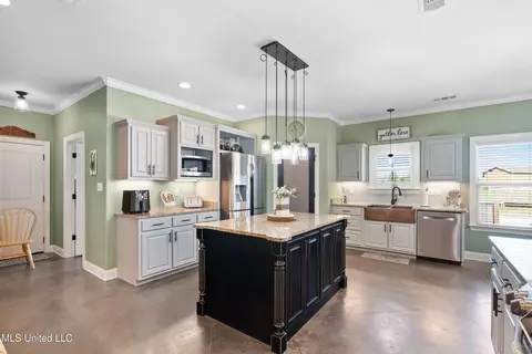 Kitchen - 2850 Horn Lake Rd, Hernando, MS 38632 photo 1 of 3
