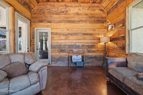 Exterior - 2850 Horn Lake Rd, Hernando, MS 38632 photo 8 of 12