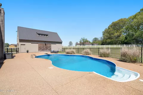Exterior - 2850 Horn Lake Rd, Hernando, MS 38632 photo 10 of 12