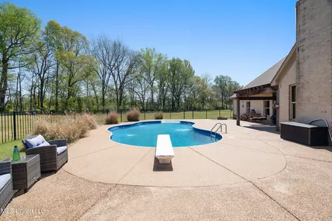 Exterior - 2850 Horn Lake Rd, Hernando, MS 38632 photo 9 of 12