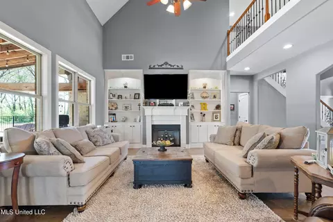 Living - 2850 Horn Lake Rd, Hernando, MS 38632 photo 1 of 3
