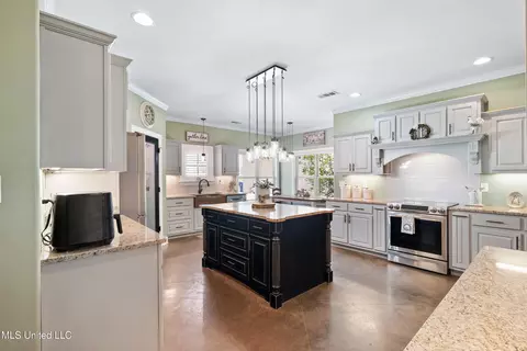 Kitchen - 2850 Horn Lake Rd, Hernando, MS 38632 photo 2 of 3