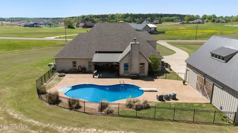 Exterior - 2850 Horn Lake Rd, Hernando, MS 38632 photo 7 of 12