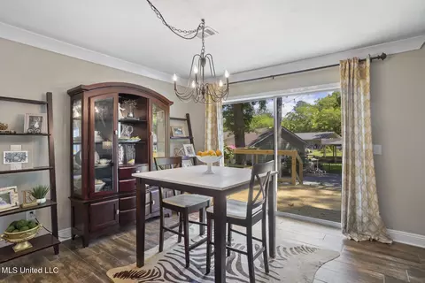 Dining - 100 Sandpiper Rd, Brandon, MS 39047 photo 1 of 4