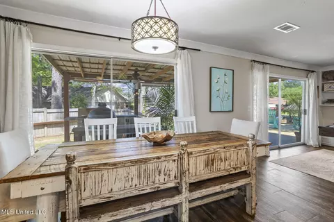 Dining - 100 Sandpiper Rd, Brandon, MS 39047 photo 3 of 4