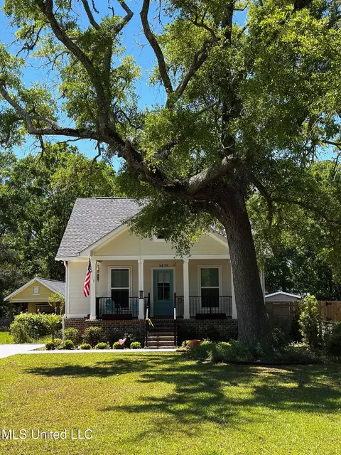 1435 Mantou St, Pascagoula, MS 39567