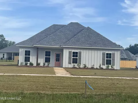 818 Old Spanish Trl, Bay Saint Louis, MS 39520