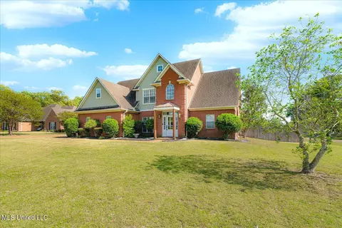 3357 Shadow Moss Cv, Nesbit, MS 38651