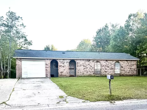 4083 Suzanne Dr, D'iberville, MS 39540