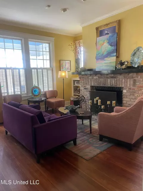 Living - 800 Gillespie St, Jackson, MS 39202 photo 1 of 1