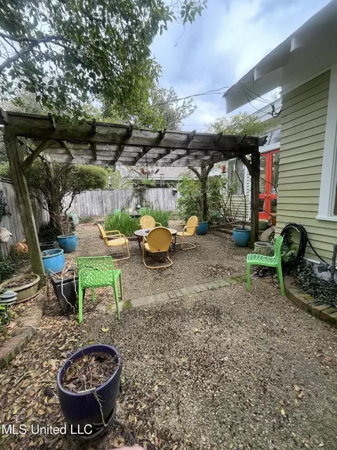 Exterior - 800 Gillespie St, Jackson, MS 39202 photo 3 of 10