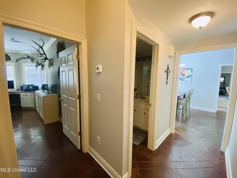 Entry Way - 140 Oak View Dr, Terry, MS 39170 photo 3 of 10