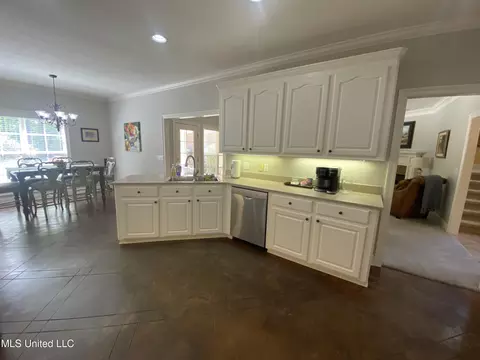 Kitchen - 140 Oak View Dr, Terry, MS 39170 photo 4 of 4