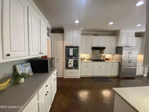 Kitchen - 140 Oak View Dr, Terry, MS 39170 photo 1 of 4