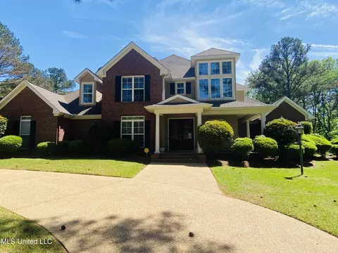 140 Oak View Dr, Terry, MS 39170