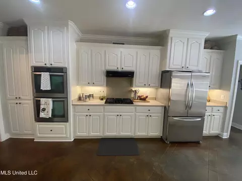 Kitchen - 140 Oak View Dr, Terry, MS 39170 photo 3 of 4