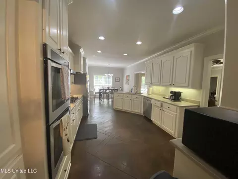 Entry Way - 140 Oak View Dr, Terry, MS 39170 photo 2 of 10