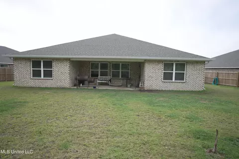 Exterior - 1072 Enclave Cir, Long Beach, MS 39560 photo 2 of 3
