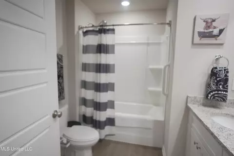 Bath - 1072 Enclave Cir, Long Beach, MS 39560 photo 1 of 1