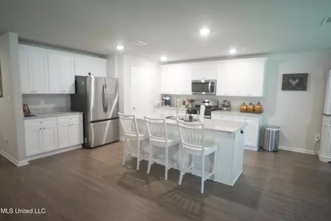 Kitchen - 1072 Enclave Cir, Long Beach, MS 39560 photo 2 of 2