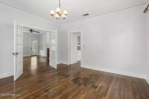 Dining - 1621 St Ann St, Jackson, MS 39202 photo 1 of 2
