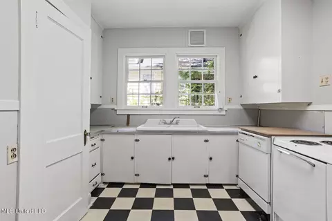 Kitchen - 1621 St Ann St, Jackson, MS 39202 photo 1 of 1