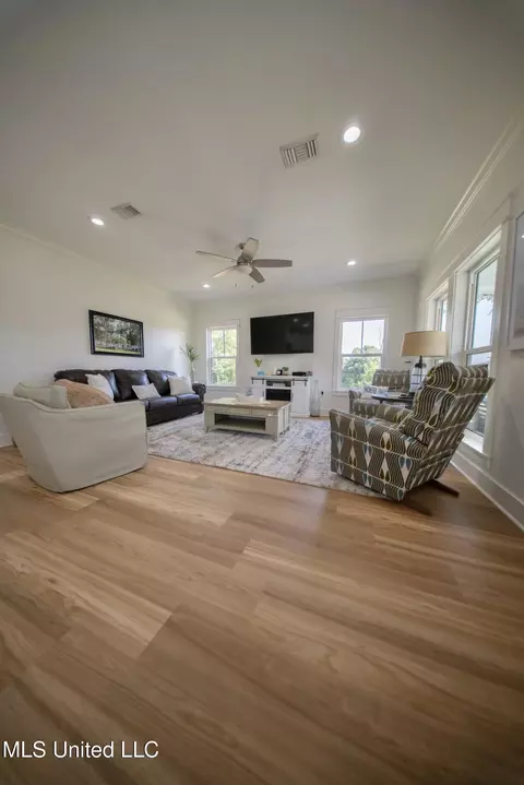 Living - 134 Markham Dr, Long Beach, MS 39560 photo 1 of 1