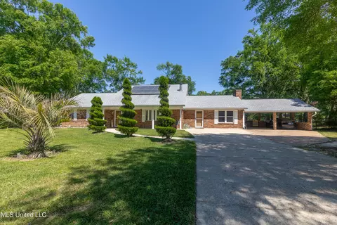 10198 Gorenflo Rd, D'iberville, MS 39540