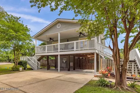 421 E 4th St, Long Beach, MS 39560