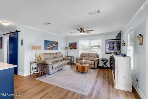 Living - 421 E 4th St, Long Beach, MS 39560 photo 1 of 3