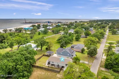 View/Area - 421 E 4th St, Long Beach, MS 39560 photo 2 of 3