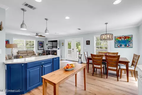 Dining - 421 E 4th St, Long Beach, MS 39560 photo 1 of 2