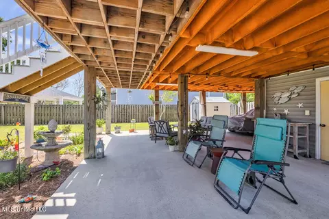 Exterior - 421 E 4th St, Long Beach, MS 39560 photo 2 of 10