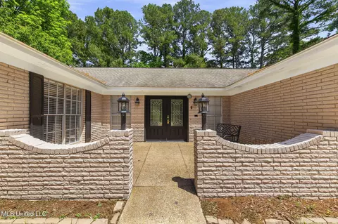 125 Lakeview Dr, Canton, MS 39046