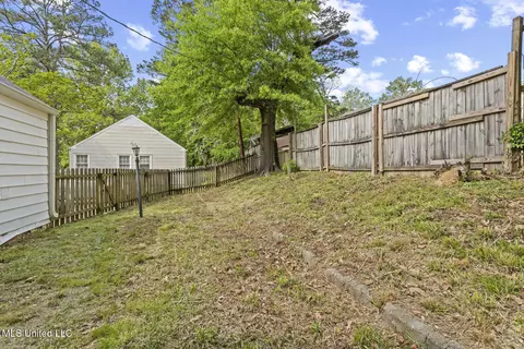 Exterior - 141 River Park Dr, Jackson, MS 39202 photo 7 of 10
