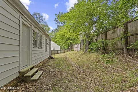Exterior - 141 River Park Dr, Jackson, MS 39202 photo 4 of 10