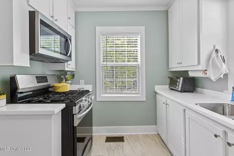 Kitchen - 141 River Park Dr, Jackson, MS 39202 photo 3 of 4