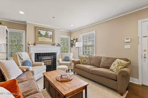 Living - 141 River Park Dr, Jackson, MS 39202 photo 1 of 4