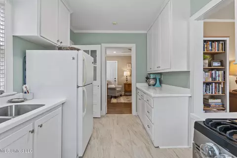 Kitchen - 141 River Park Dr, Jackson, MS 39202 photo 1 of 4