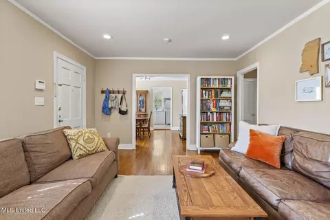 Living - 141 River Park Dr, Jackson, MS 39202 photo 4 of 4