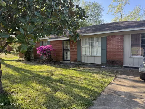 240 W Lee Dr, Clarksdale, MS 38614