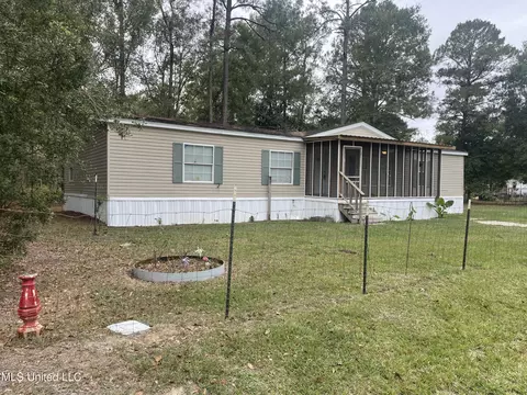 6285 W Clay St, Bay Saint Louis, MS 39520